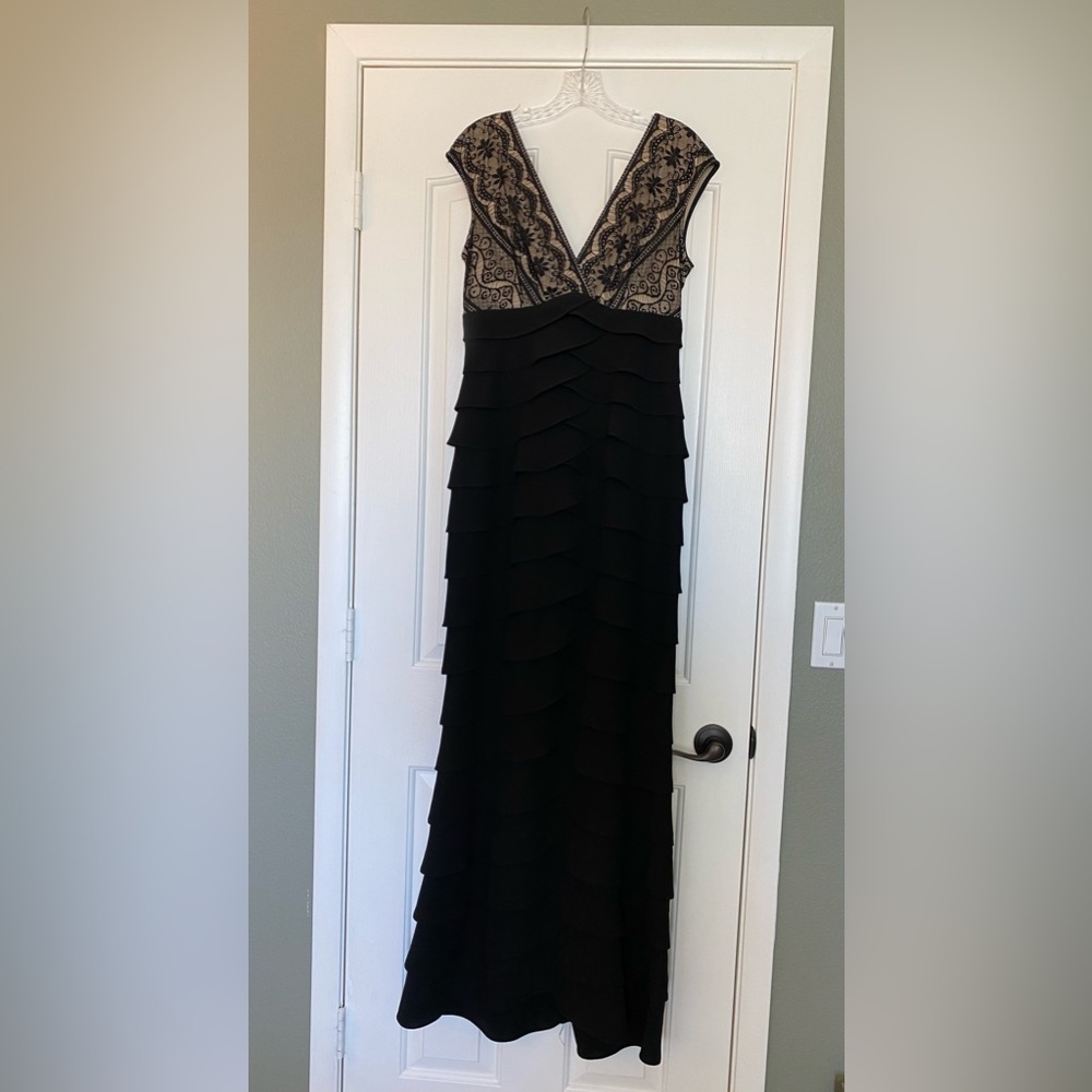 Jessica Howard Ruffled Gown, size 8
